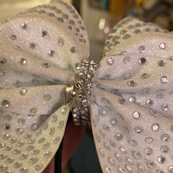 White Cheer Bow - Picture 5 of 5